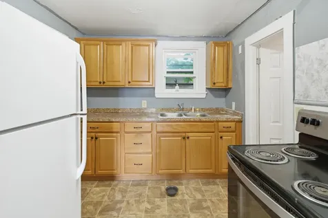 82 Hampshire Street Auburn ME 04210
