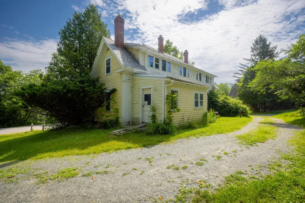 19 Newbury Neck Road Surry ME 04684