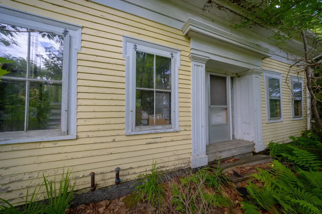 19 Newbury Neck Road Surry ME 04684