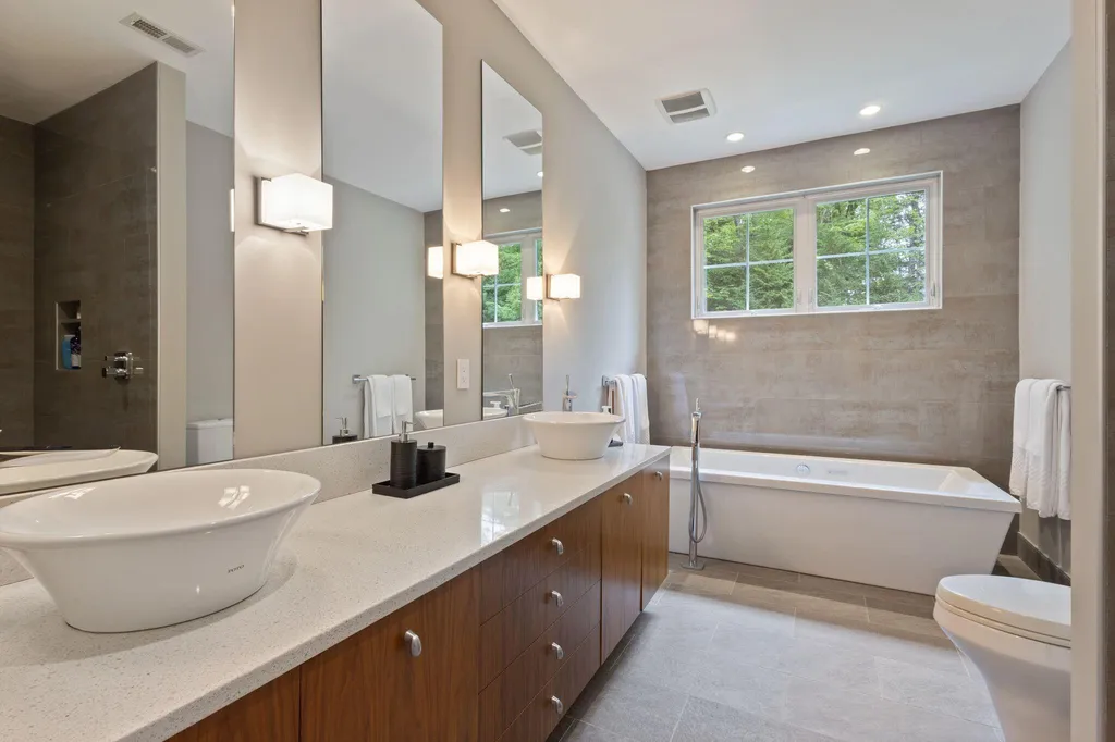 27 Sycamore Lane Kennebunk ME 04043
