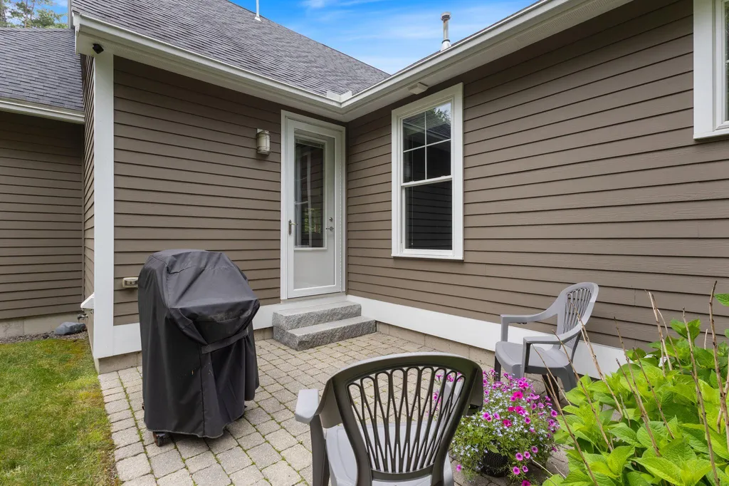 27 Sycamore Lane Kennebunk ME 04043
