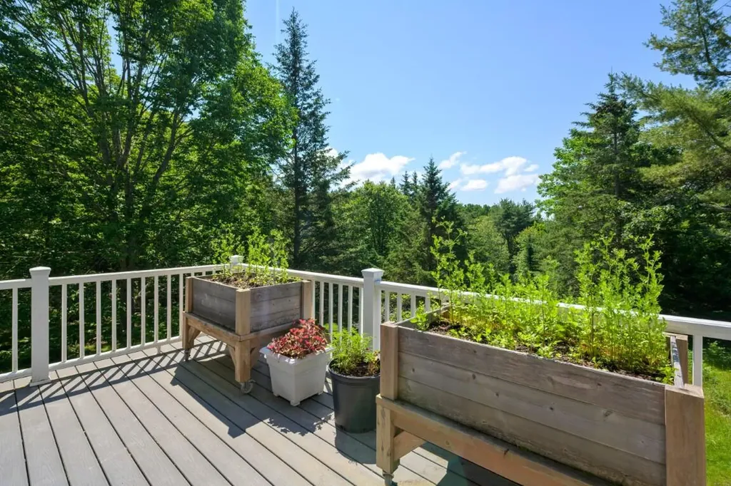 82 Back Narrows Road Boothbay ME 04537