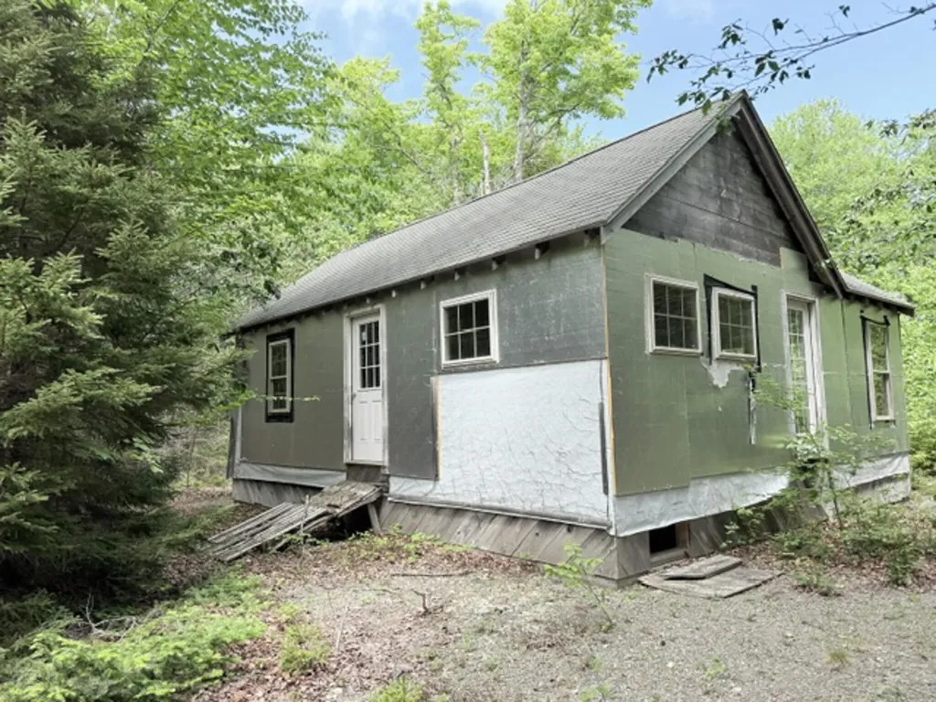 WA031P6L19 Peninsula Road Marion Twp ME 04628