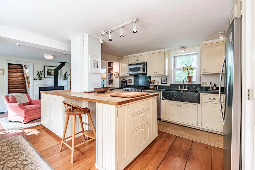 119 Memorial Highway North Yarmouth ME 04097