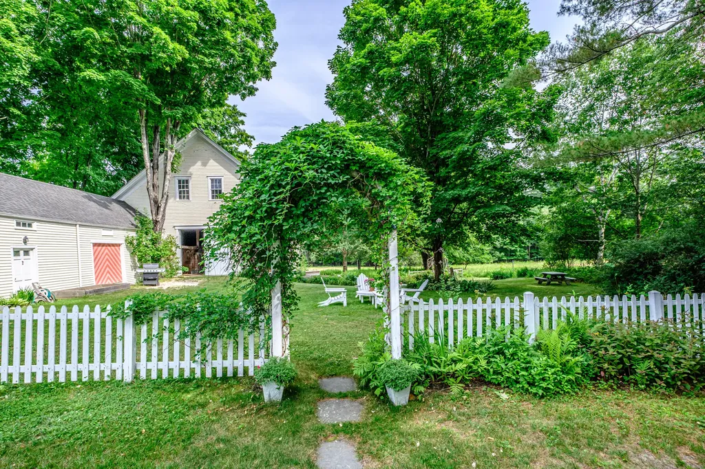 119 Memorial Highway North Yarmouth ME 04097