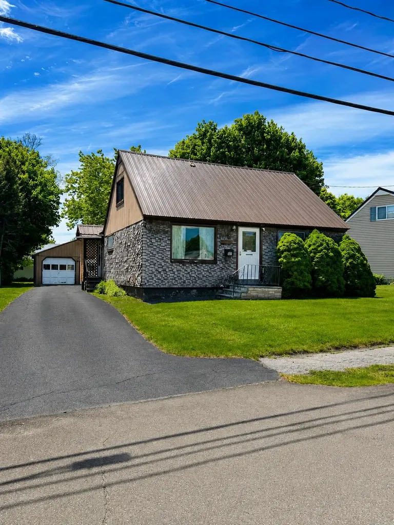 20 Park Street East Millinocket ME 04430