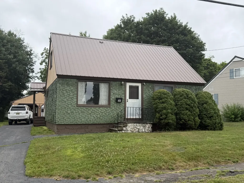 20 Park Street East Millinocket ME 04430