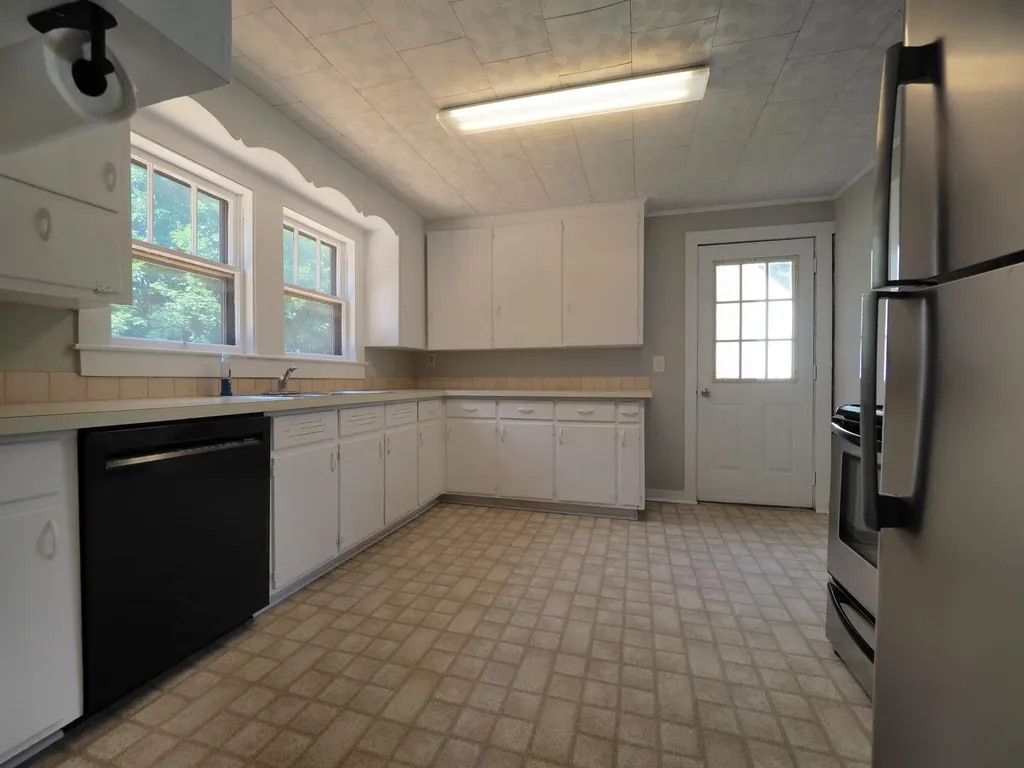 8 Fairview Avenue Augusta ME 04330