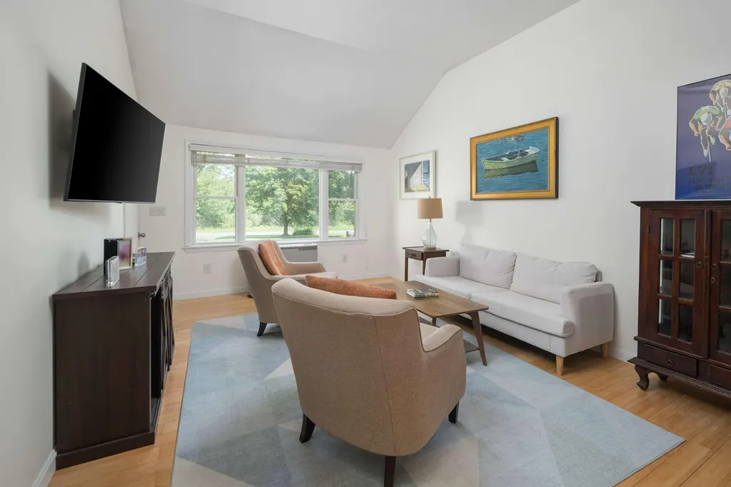 18 Woodside Meadow Road York ME 03909