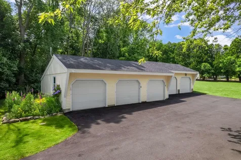 18 Woodside Meadow Road York ME 03909