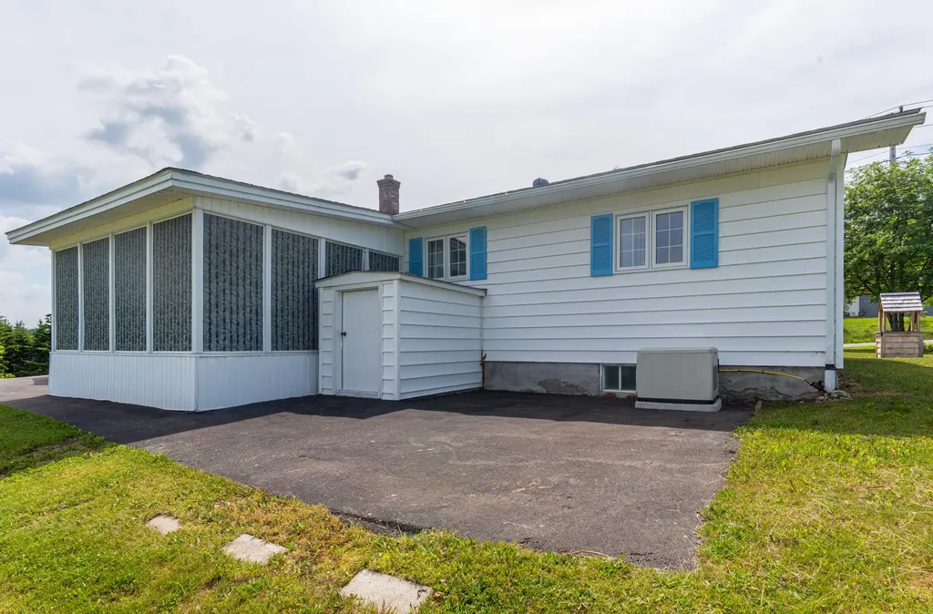 32 U.s. 1 Frenchville ME 04745
