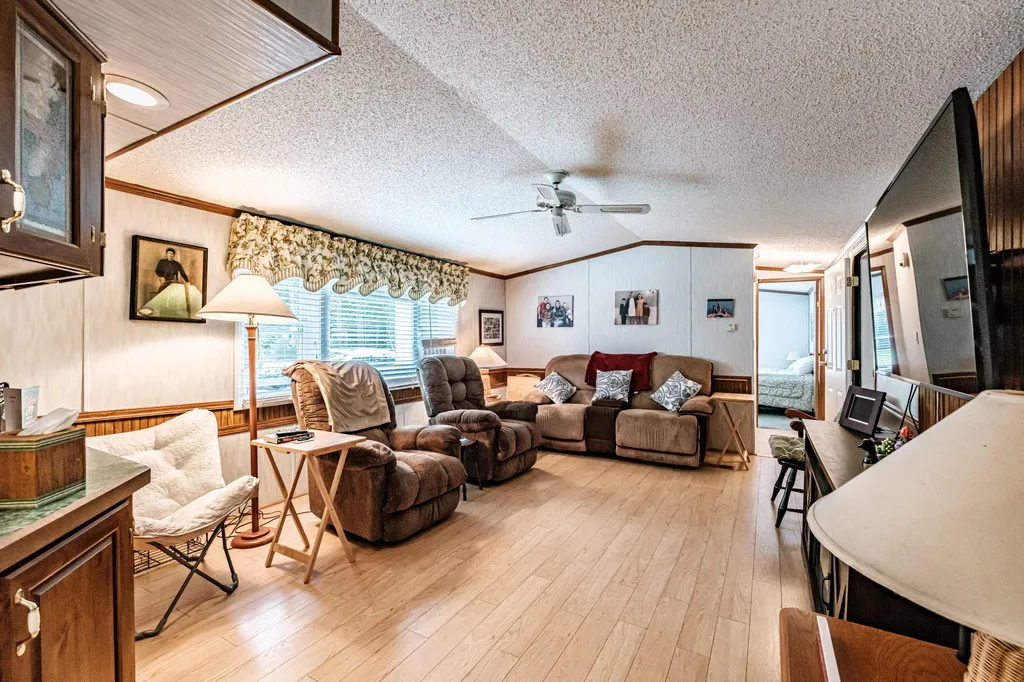 5 Donna Avenue Naples ME 04055