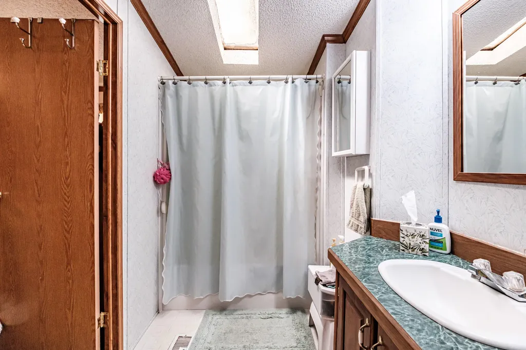 5 Donna Avenue Naples ME 04055