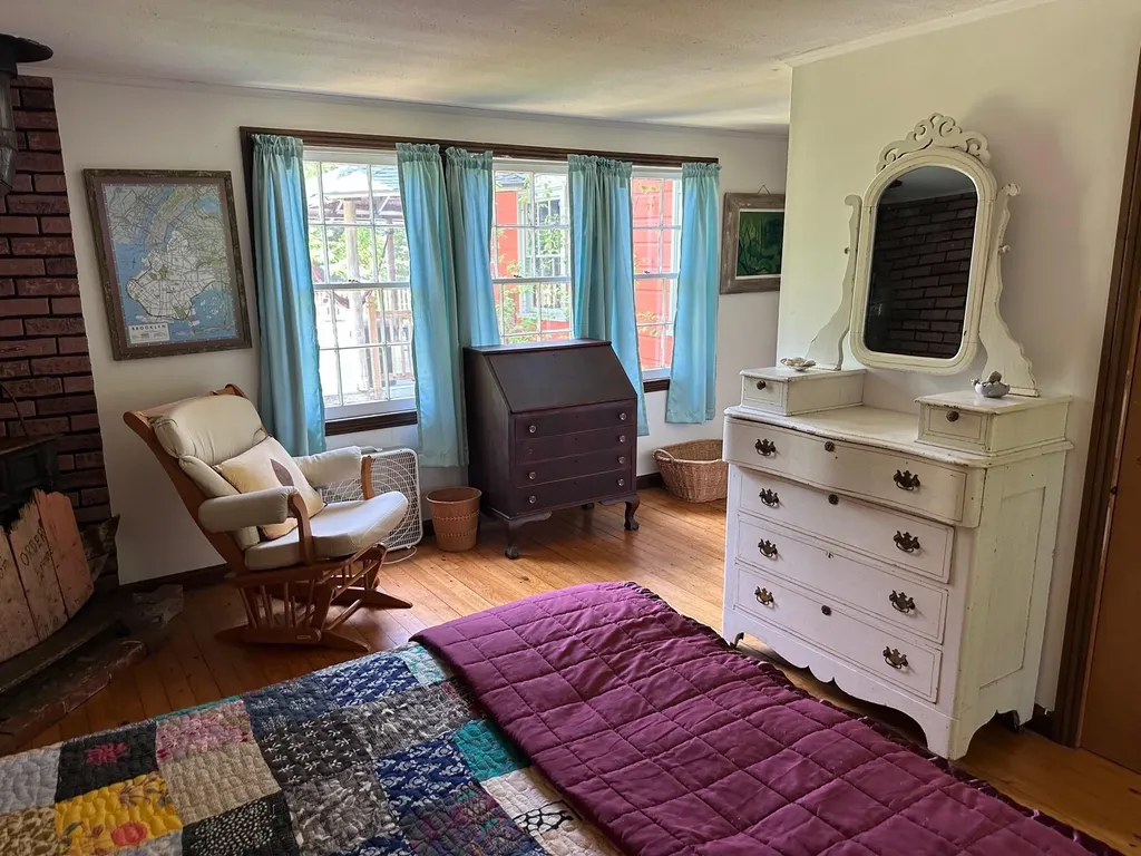68 Cliff Road Northport ME 04849