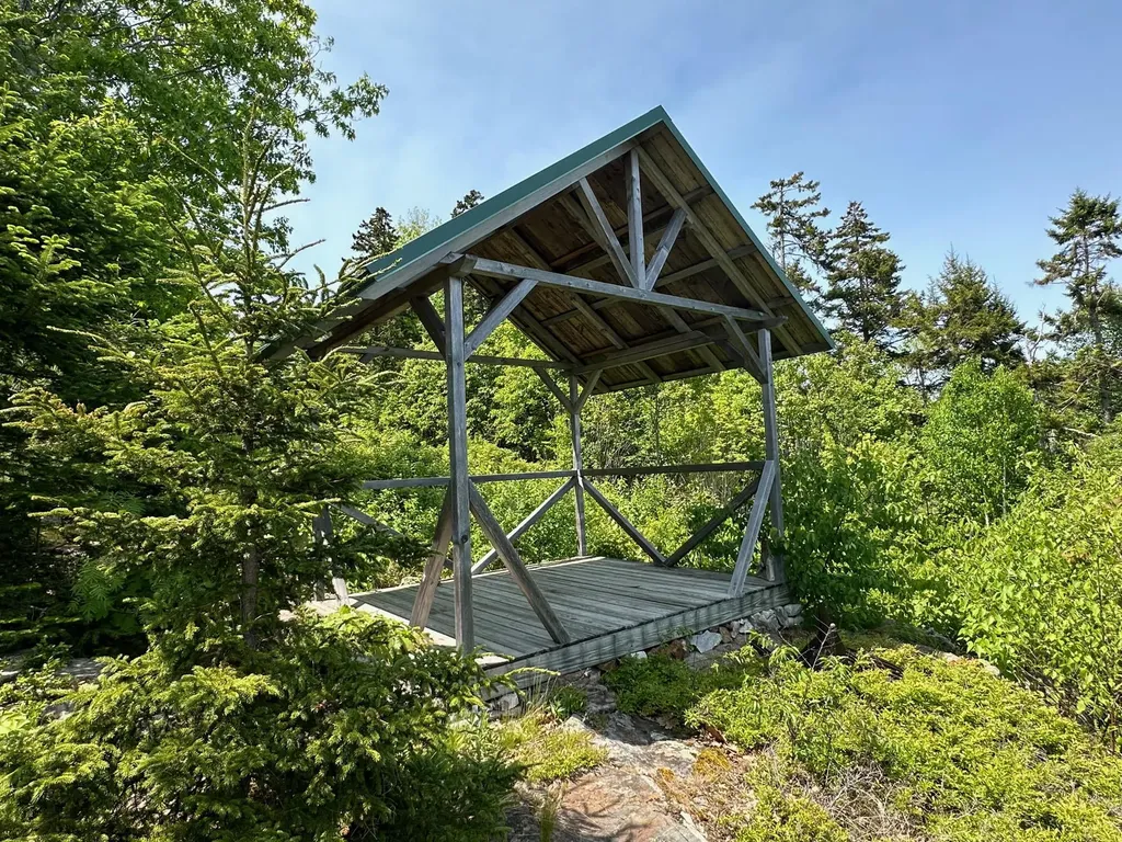 68 Cliff Road Northport ME 04849