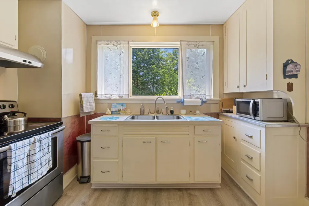 1106 Chase Road Veazie ME 04401