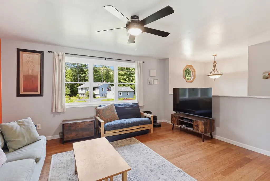 23 Hunter Lane Topsham ME 04086