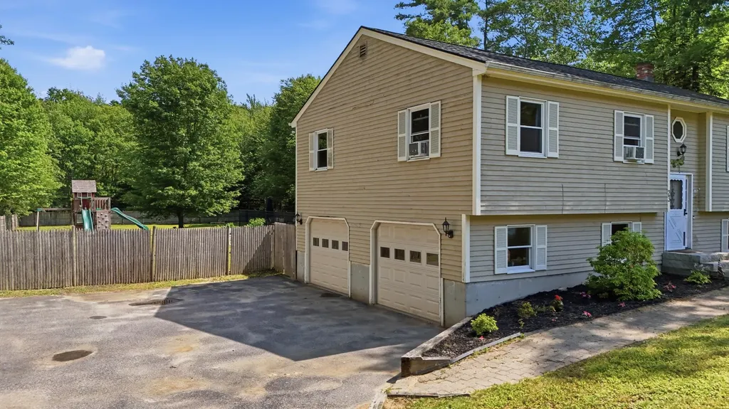 23 Hunter Lane Topsham ME 04086