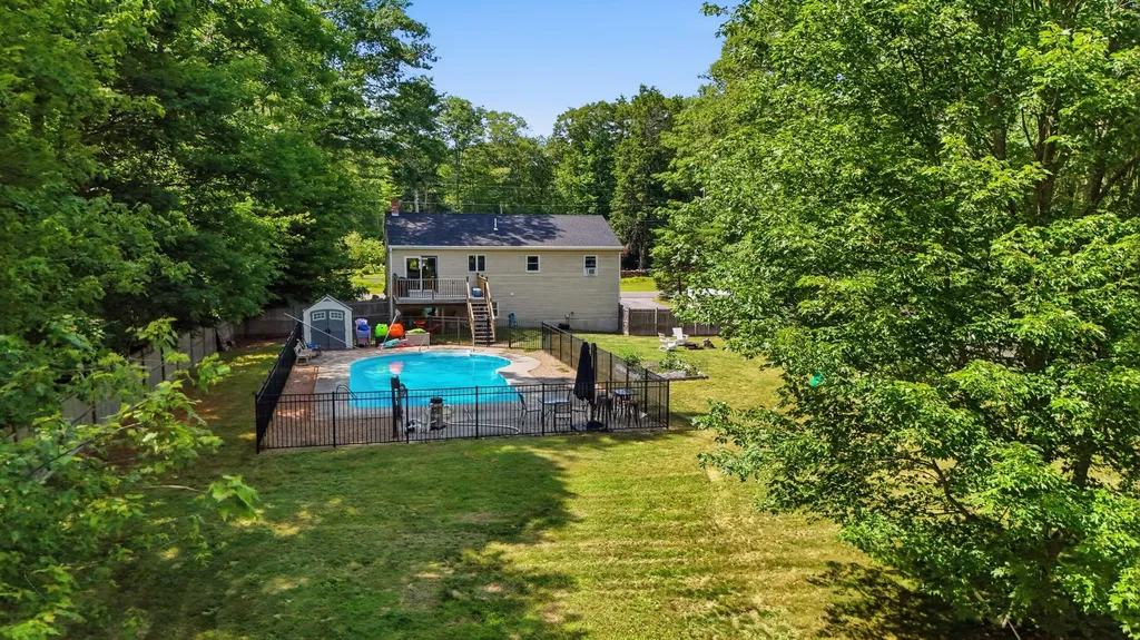 23 Hunter Lane Topsham ME 04086