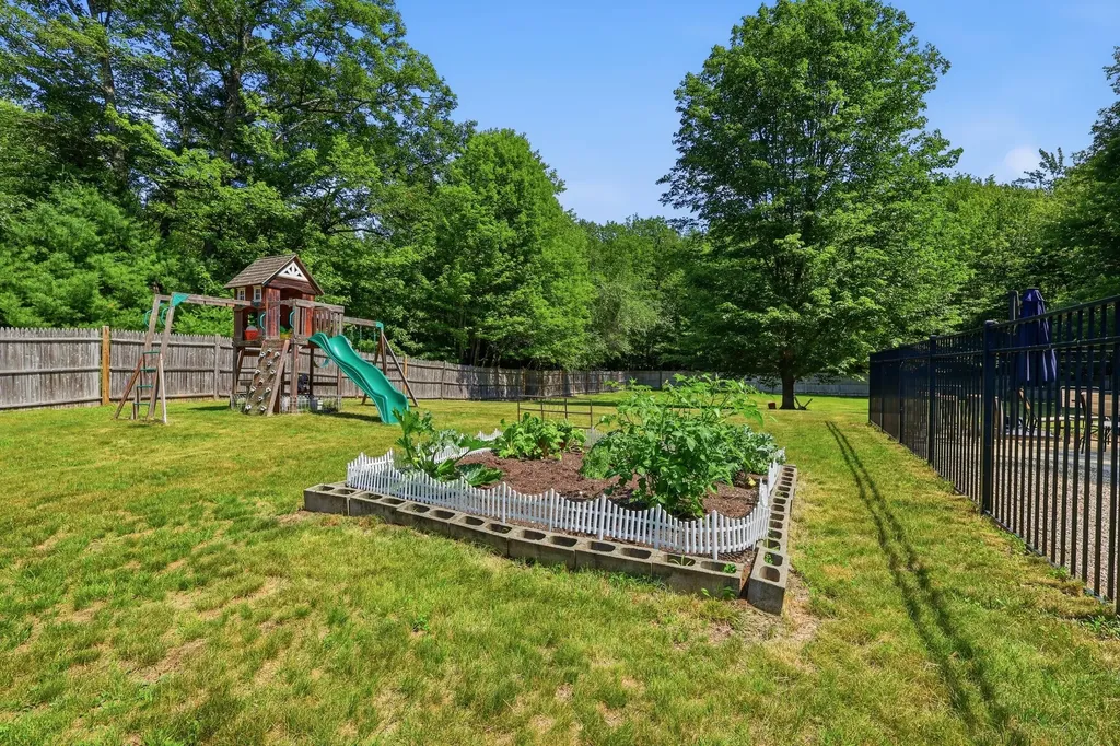 23 Hunter Lane Topsham ME 04086