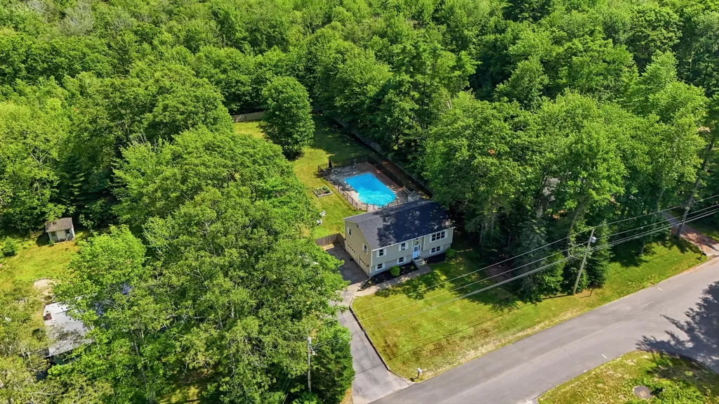 23 Hunter Lane Topsham ME 04086