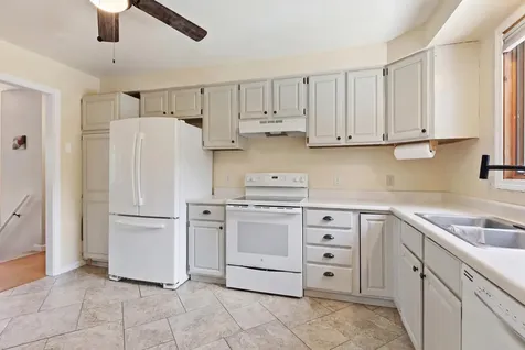 23 Hunter Lane Topsham ME 04086
