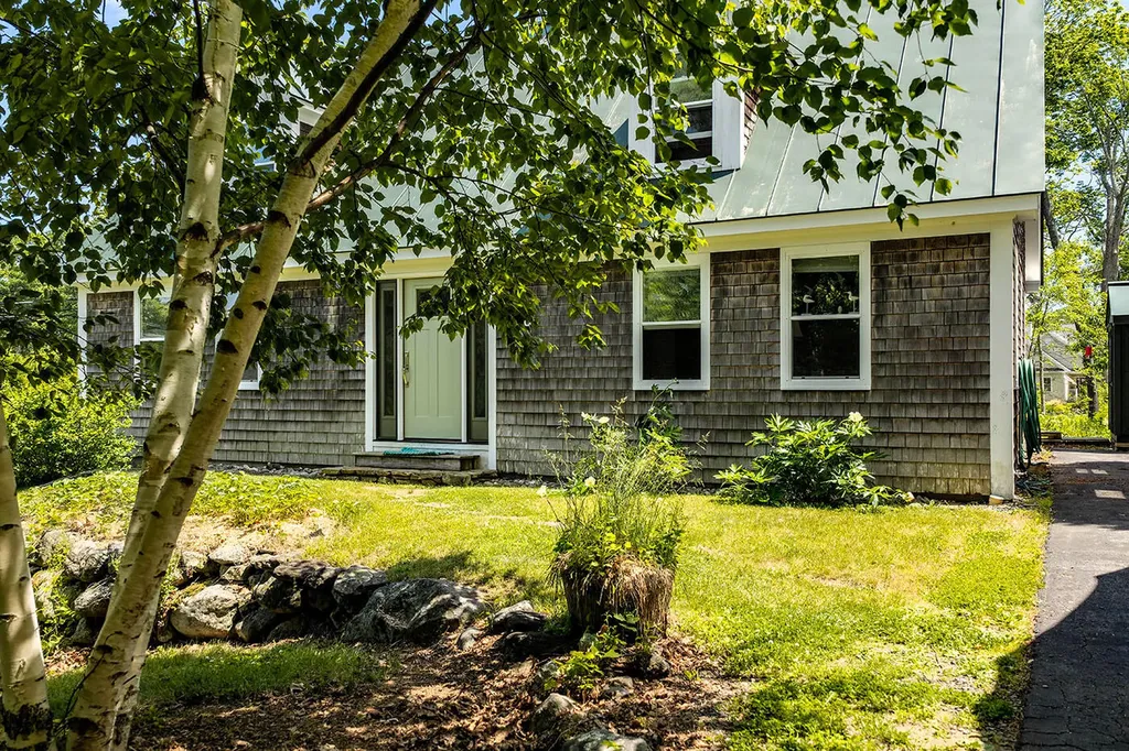 6 Chestnut Hill Camden ME 04843