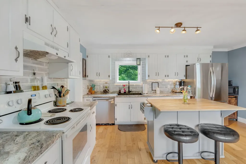 59 Park Street Dexter ME 04930