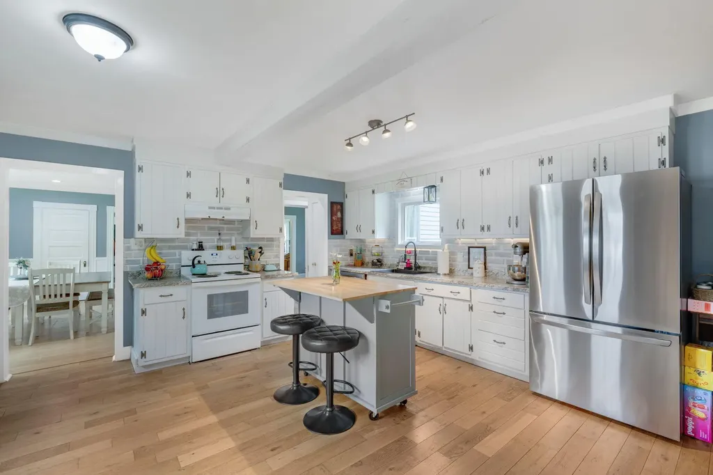 59 Park Street Dexter ME 04930