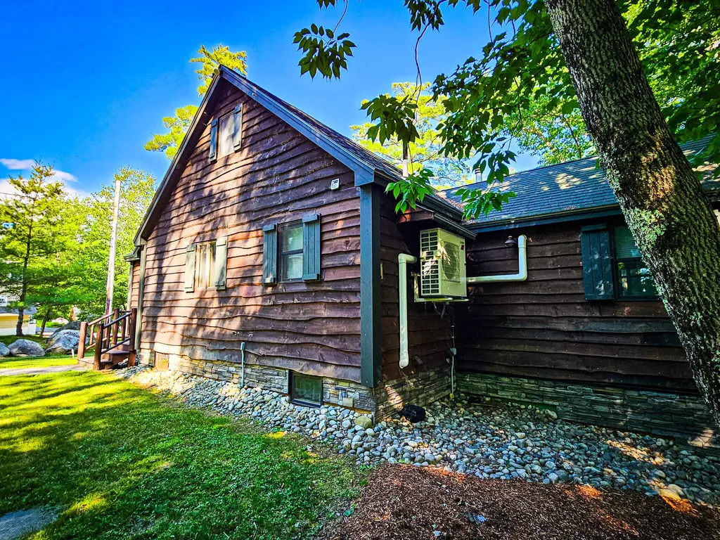 22 S Crane Lane Rome ME 04963
