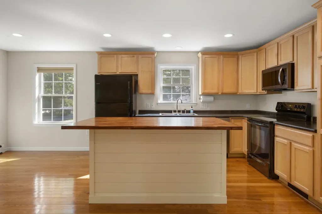 48 Peters Street Orono ME 04473
