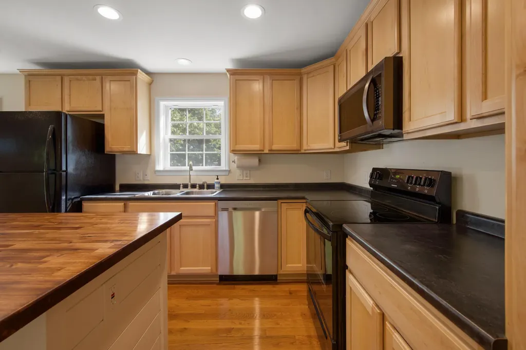 48 Peters Street Orono ME 04473