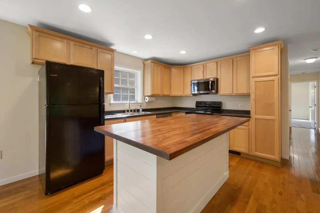 48 Peters Street Orono ME 04473