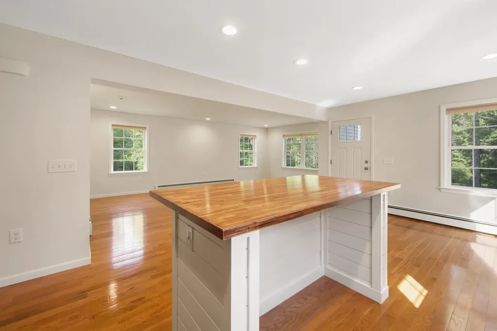 48 Peters Street Orono ME 04473