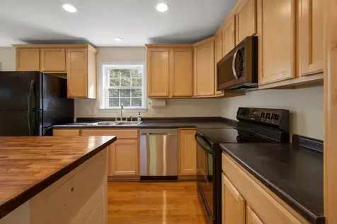 48 Peters Street Orono ME 04473