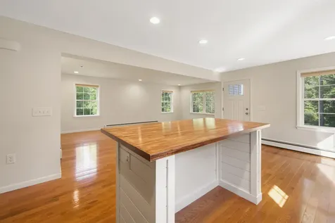 48 Peters Street Orono ME 04473