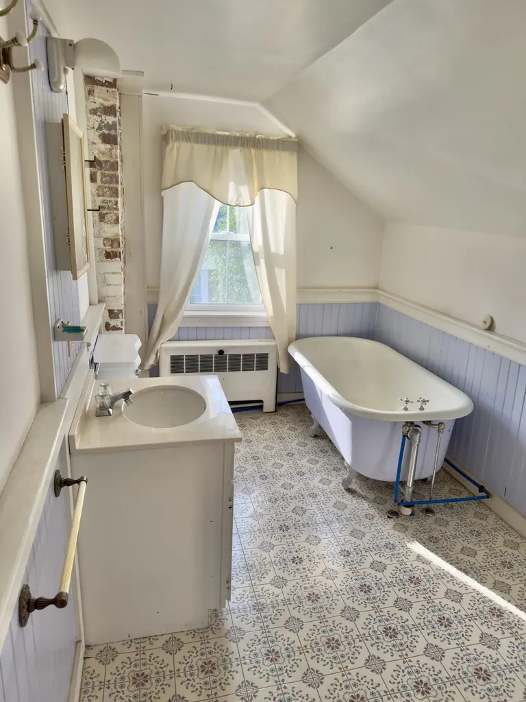 28 Key Street Eastport ME 04631
