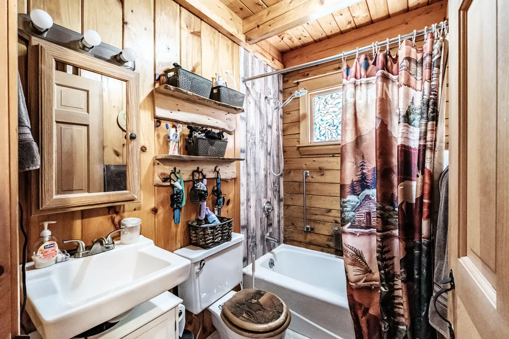 1154 Hunts Corner Road Albany Twp ME 04217
