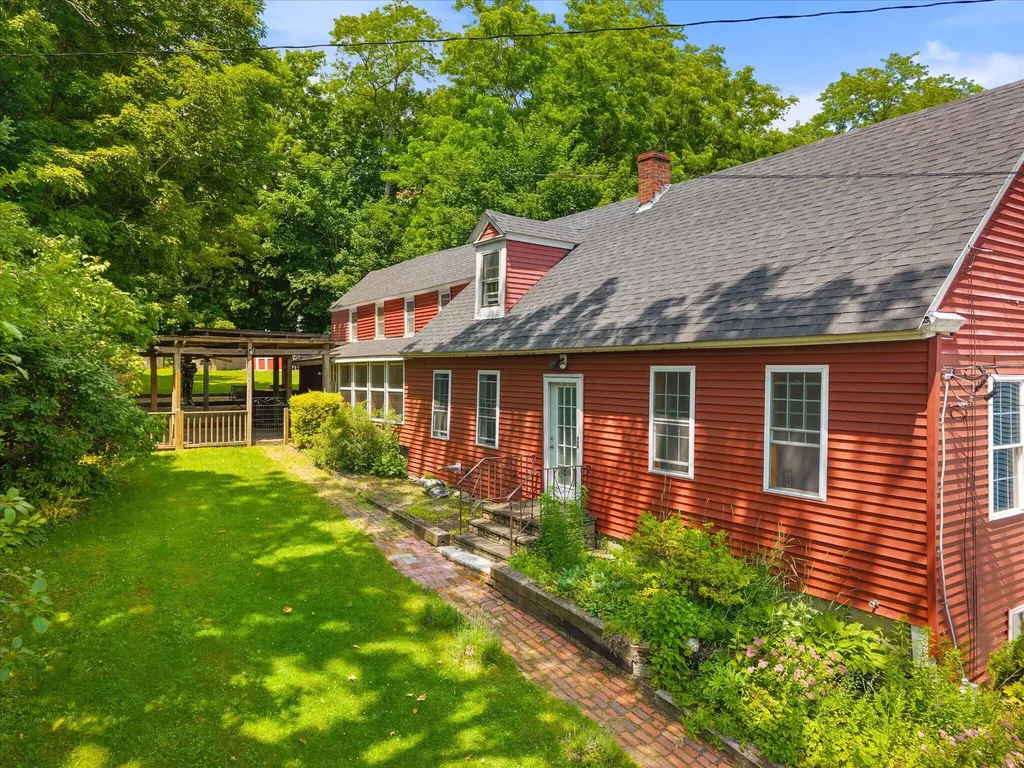 137 Main Street Winterport ME 04496