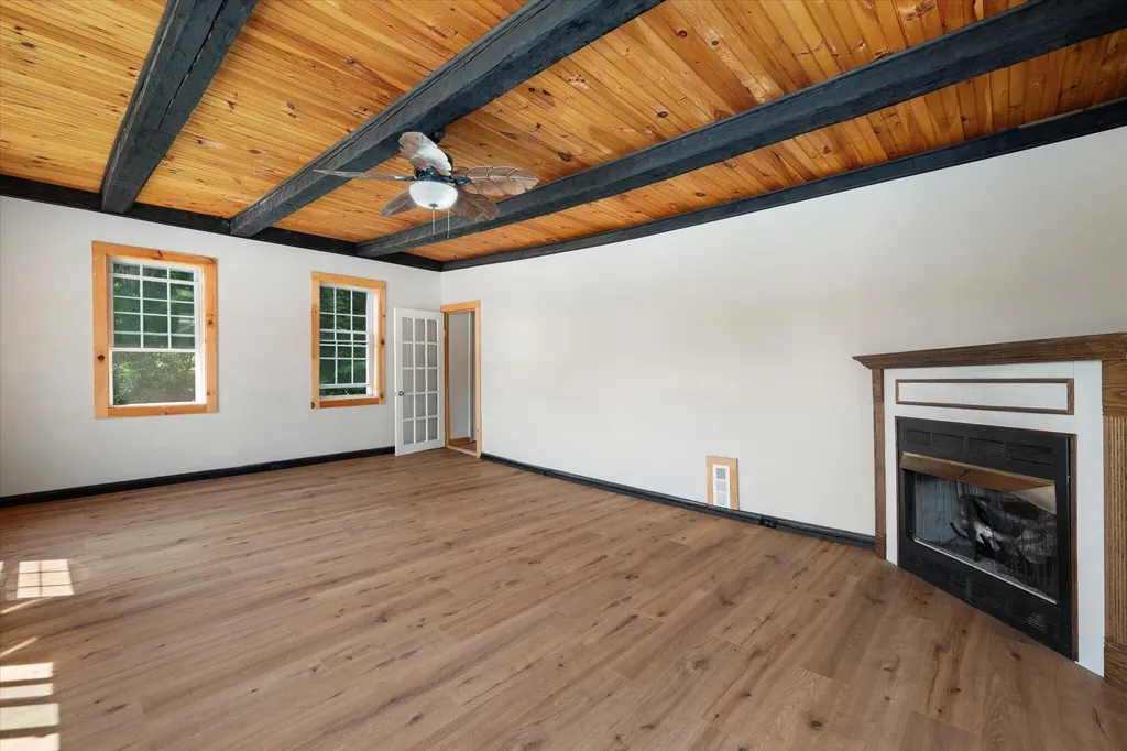 137 Main Street Winterport ME 04496