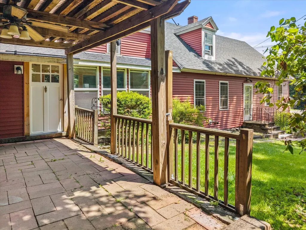 137 Main Street Winterport ME 04496