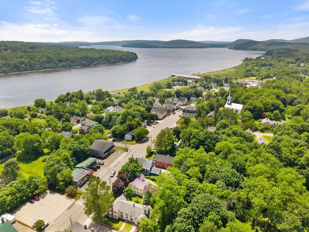 137 Main Street Winterport ME 04496