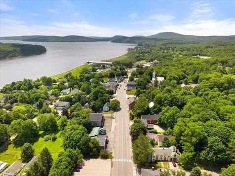 137 Main Street Winterport ME 04496