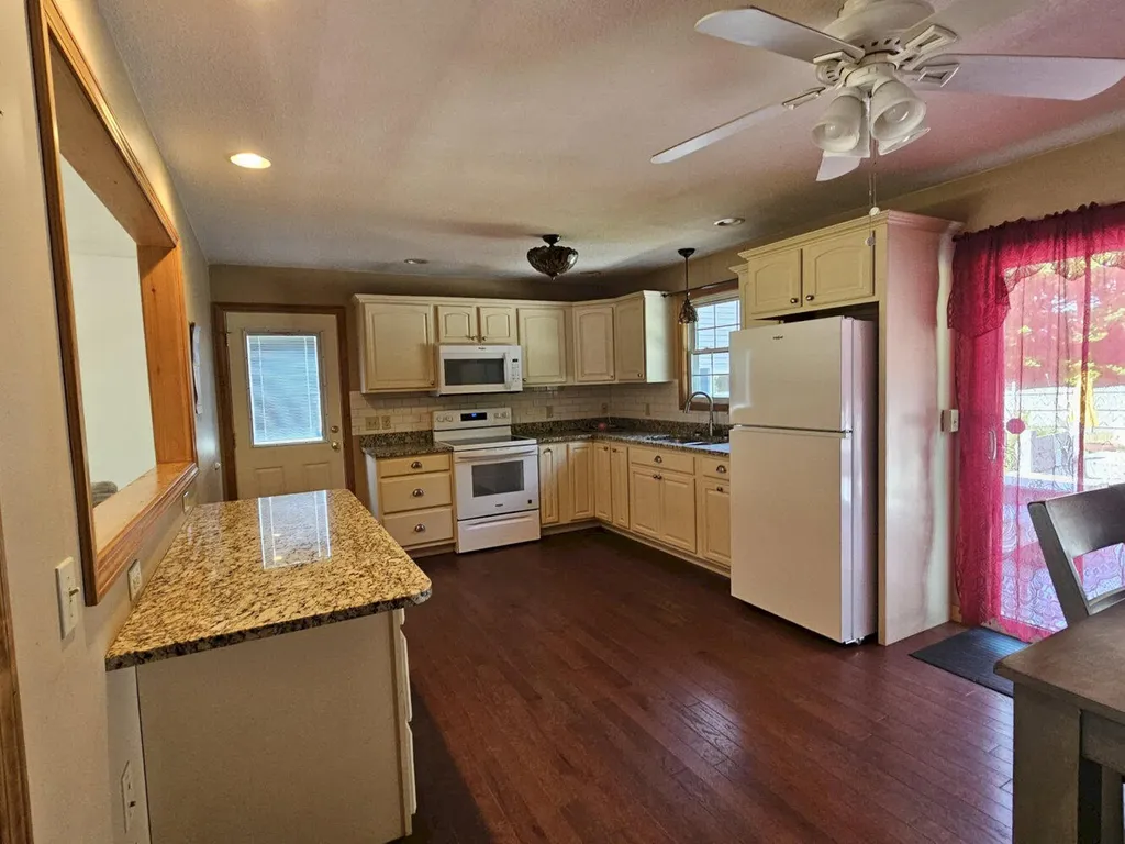 1029 E River Road Skowhegan ME 04976