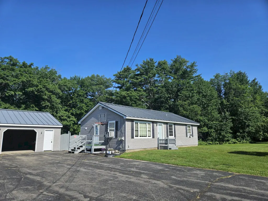 1029 E River Road Skowhegan ME 04976