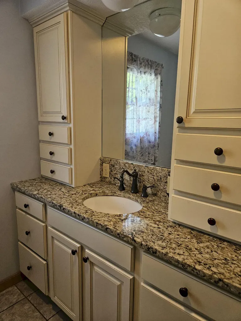 1029 E River Road Skowhegan ME 04976