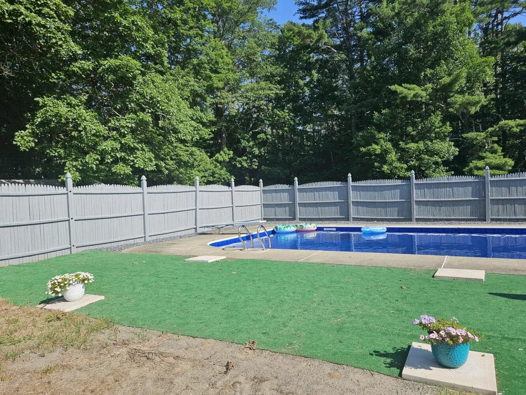 1029 E River Road Skowhegan ME 04976
