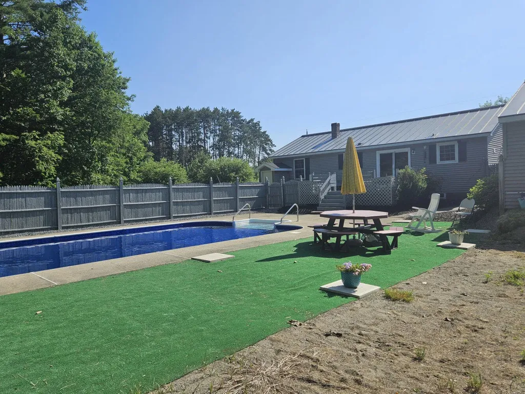 1029 E River Road Skowhegan ME 04976