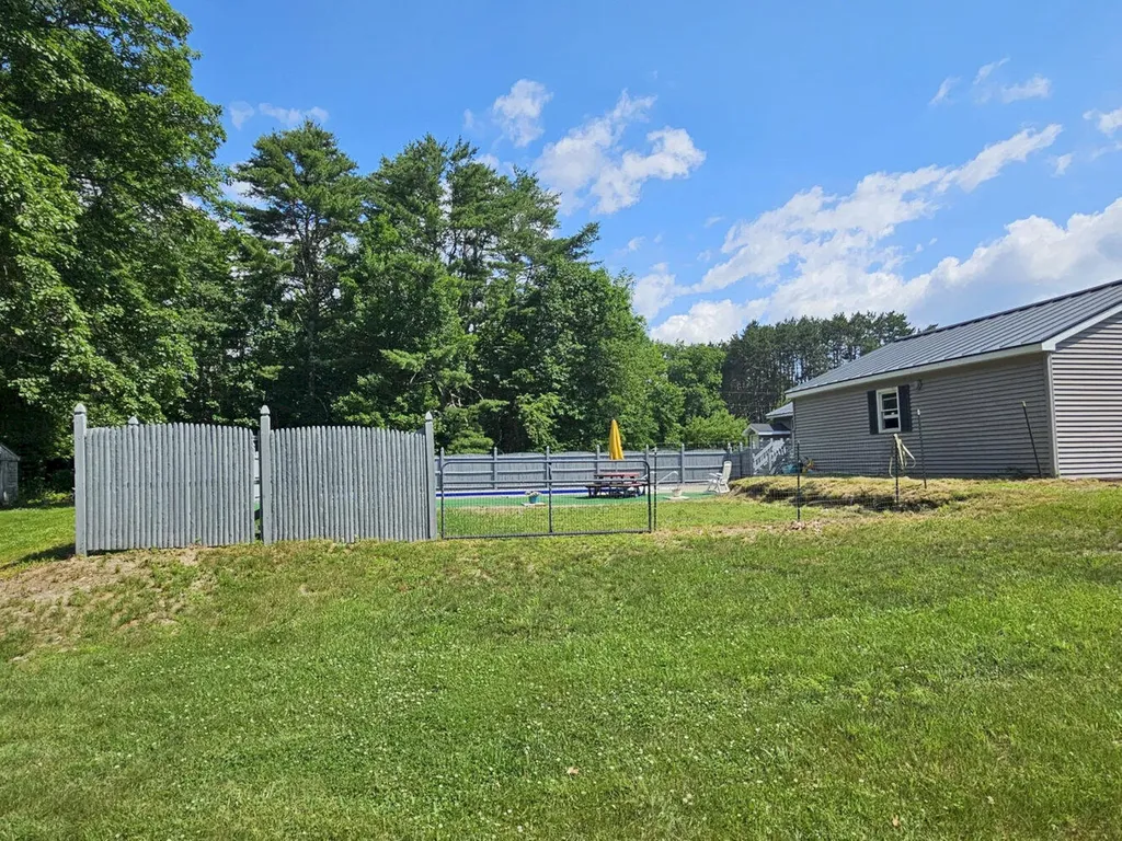 1029 E River Road Skowhegan ME 04976