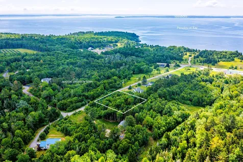 10 Spruce Knoll Lane Searsport ME 04974